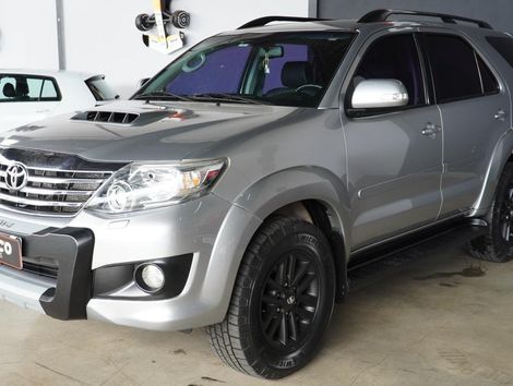 Toyota Hilux SW4 SRV D4-D 4x4 3.0 TDI Dies. Aut
