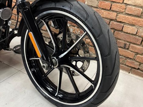 Harley SOFTAIL BREAKOUT FXSB