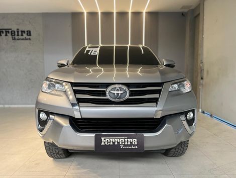 Toyota Hilux SW4 SRV 4x2 2.7 Flex 16V Aut.