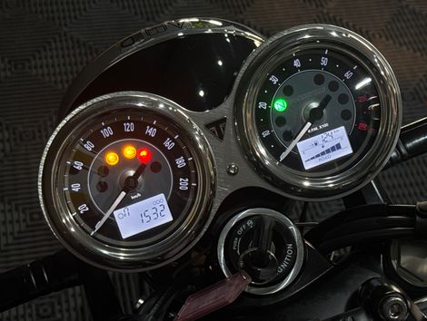 TRIUMPH BONNEVILLE T100 