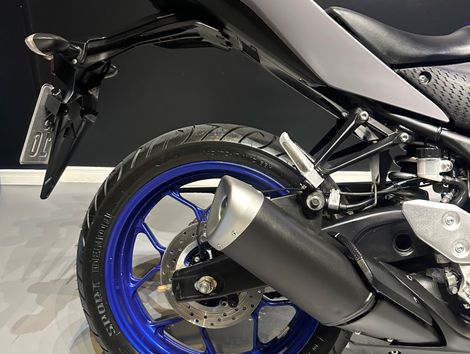 YAMAHA YZF R-3 321/ABS