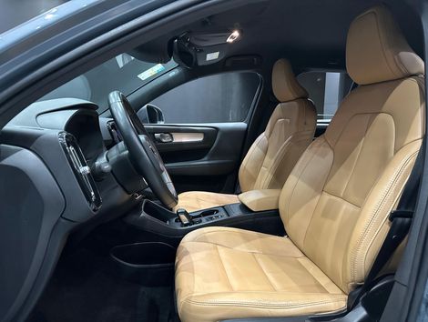 Volvo XC 40 T-5 MOMENTUM 2.0 252cv AWD