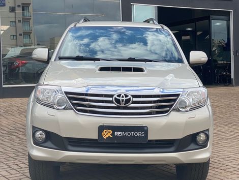 Toyota Hilux SW4 SRV D4-D 4x4 3.0 TDI Dies. Aut