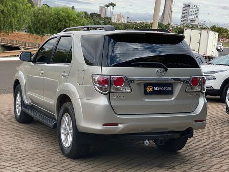 Toyota Hilux SW4 SRV D4-D 4x4 3.0 TDI Dies. Aut