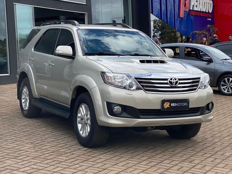 Toyota Hilux SW4 SRV D4-D 4x4 3.0 TDI Dies. Aut