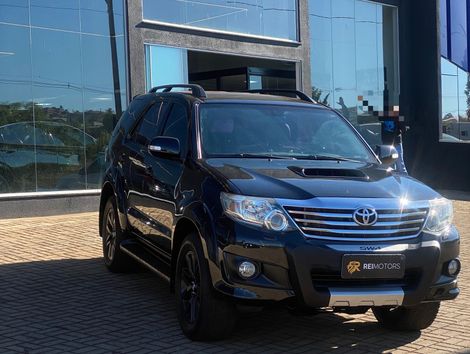 Toyota Hilux SW4 SRV D4-D 4x4 3.0 TDI Dies. Aut