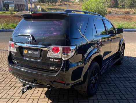 Toyota Hilux SW4 SRV D4-D 4x4 3.0 TDI Dies. Aut