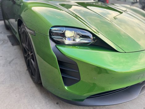 Porsche Taycan GTS (Elétrico) 
