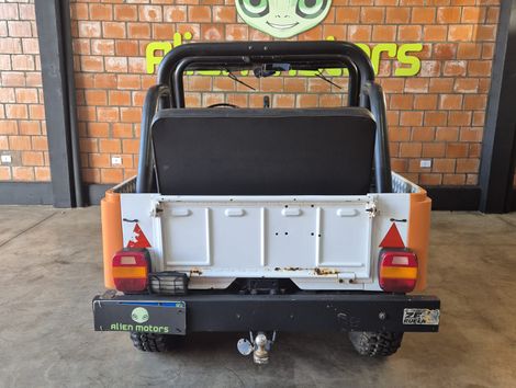 JEEP CLÁSSICO OFF ROAD RAIZ