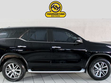 Toyota Hilux SW4 SRX 4x4 2.8 TDI 16V Dies. Aut.