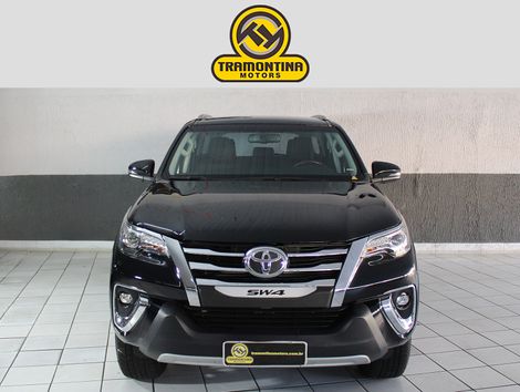 Toyota Hilux SW4 SRX 4x4 2.8 TDI 16V Dies. Aut.