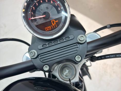Harley XL 883 R
