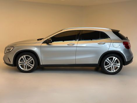 Mercedes GLA 250 Vision 2.0 TB 16V 211cv Aut.