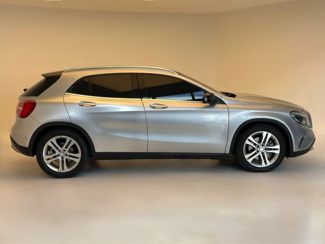Mercedes GLA 250 Vision 2.0 TB 16V 211cv Aut.