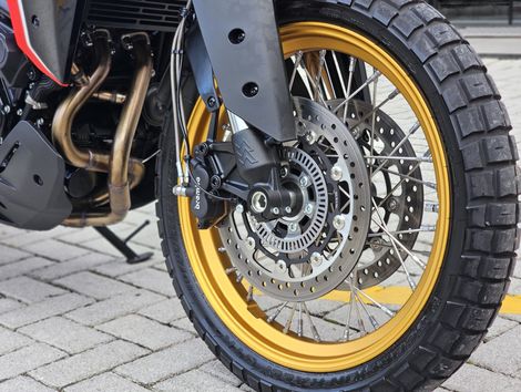 MOTOMORINI X-CAPE SPOKE GOLD EDITION 650 