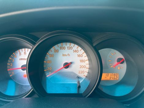 Nissan LIVINA S 1.8 16V Flex Fuel Aut.