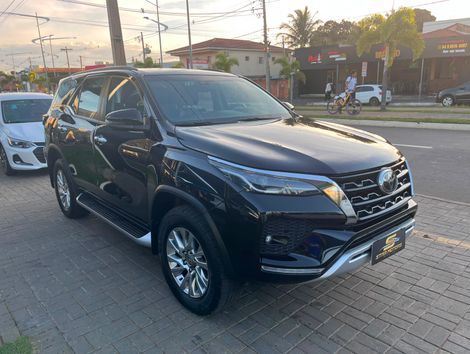 Toyota Hilux SW4 SRX 4x4 2.8 TDI 16V Dies. Aut.