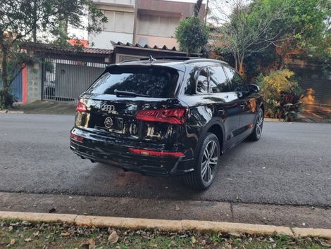 Audi Q5 Black 2.0 TFSI Quattro S tronic