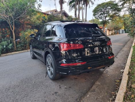 Audi Q5 Black 2.0 TFSI Quattro S tronic