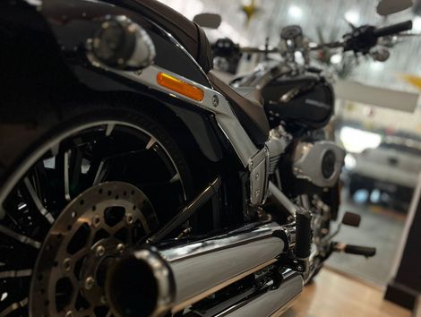 Harley BREAKOUT FXBR