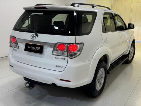 Toyota Hilux SW4 SR D4-D 4x4 3.0 TDI Dies. Aut