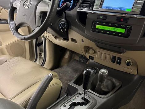 Toyota Hilux SW4 SR D4-D 4x4 3.0 TDI Dies. Aut