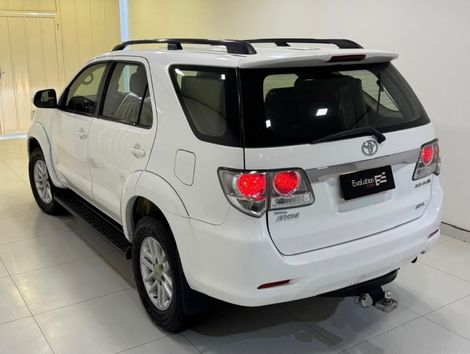 Toyota Hilux SW4 SR D4-D 4x4 3.0 TDI Dies. Aut