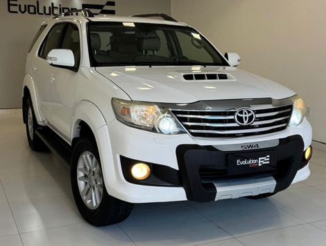 Toyota Hilux SW4 SR D4-D 4x4 3.0 TDI Dies. Aut