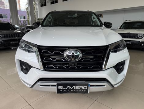 Toyota Hilux SW4 SRX 4x4 2.8 TDI 16V Dies. Aut.