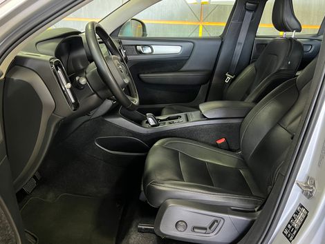 Volvo XC 40 T-5 MOMENTUM 2.0 252cv AWD