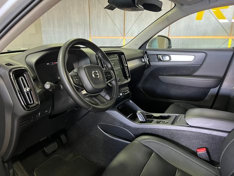 Volvo XC 40 T-5 MOMENTUM 2.0 252cv AWD