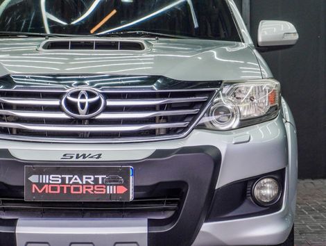 Toyota Hilux SW4 SR D4-D 4x4 3.0 TDI Dies. Aut