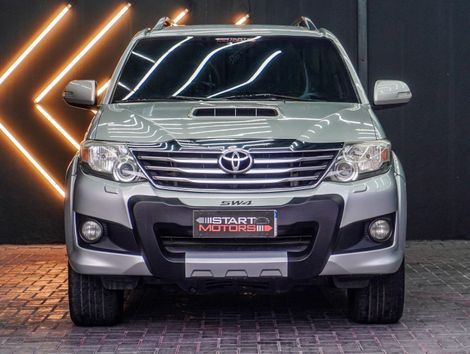 Toyota Hilux SW4 SR D4-D 4x4 3.0 TDI Dies. Aut