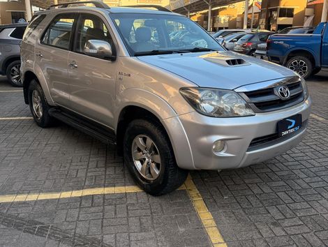 Toyota Hilux SW4 SRV D4-D 4x4 3.0 TDI Dies. Aut