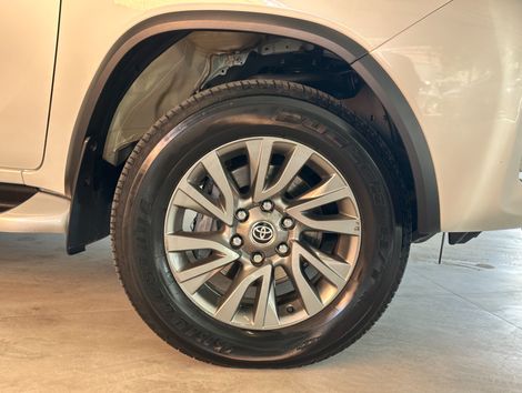 Toyota Hilux SW4 SRX 4x4 2.8 TDI 16V Dies. Aut.