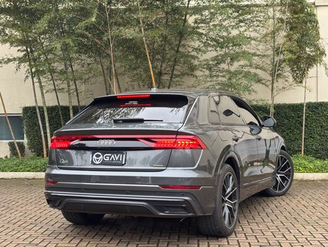 Audi Q8 Perf.Black 3.0 TFSI Quat. S-tr/(Híb.)