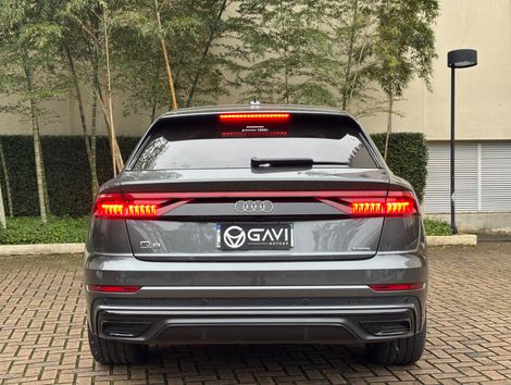 Audi Q8 Perf.Black 3.0 TFSI Quat. S-tr/(Híb.)