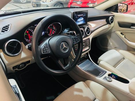Mercedes CLA-180 1.6 16V 122cv Aut.