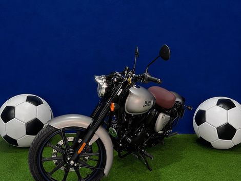 Royal Enfield Classic 350 Dark