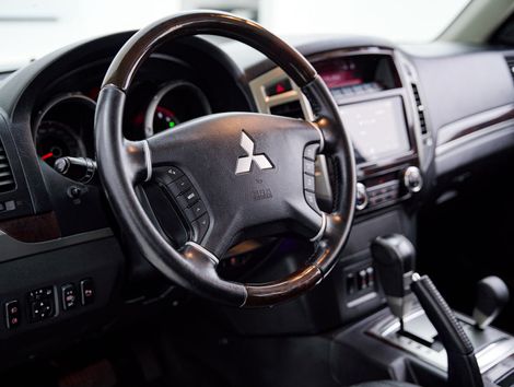 Mitsubishi Pajero HPE Full 3.2 4x4 T.I.Dies. 5p Aut