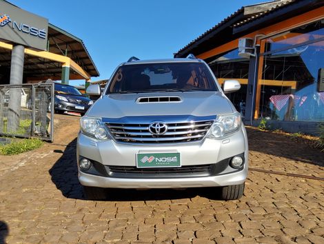 Toyota Hilux SW4 SR D4-D 4x4 3.0 TDI Dies. Aut