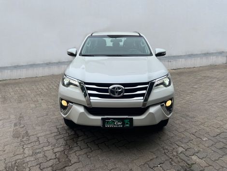 Toyota Hilux SW4 SRX 4x4 2.8 TDI 16V Dies. Aut.