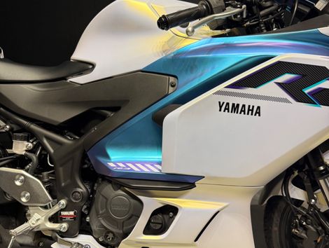YAMAHA YZF R-3 CONNECTED 321/ABS