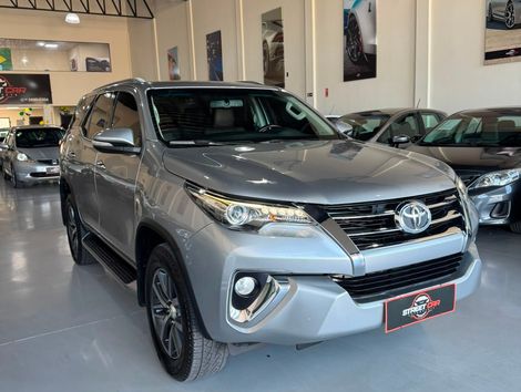 Toyota Hilux SW4 SRX 4x4 2.8 TDI 16V Dies. Aut.