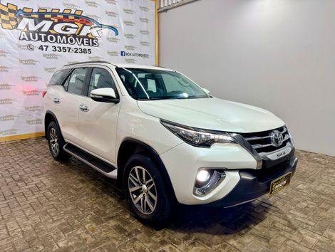 Toyota Hilux SW4 SRX 4x4 2.8 TDI 16V Dies. Aut.
