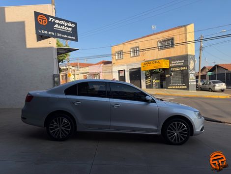 VolksWagen JETTA Comfortline 2.0 T.Flex 8V 4p Tipt.