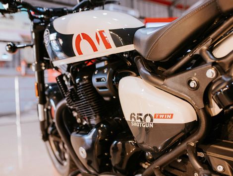 Royal Enfield Shotgun 650 Mid