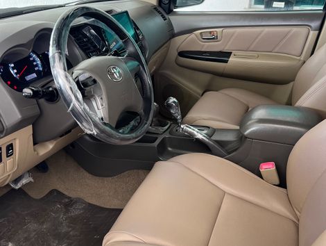 Toyota Hilux SW4 SRV D4-D 4x4 3.0 TDI Dies. Aut