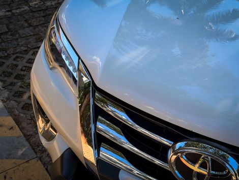 Toyota Hilux SW4 SRX 4x4 2.8 TDI 16V Dies. Aut.