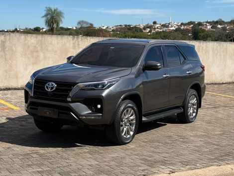 Toyota Hilux SW4 SRV 4x2 2.7 Flex 16V Aut.